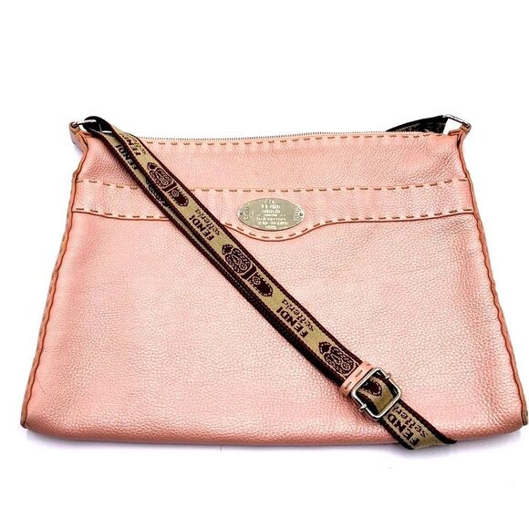 Auth Fendi Pebble Grain Leather Light Pink Messenger Bag Fendi Crossbody Strap - Picture 1 of 11